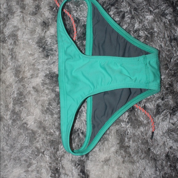 Kneeskins, bikini bottoms, and one pieces - Picture 5 of 7
